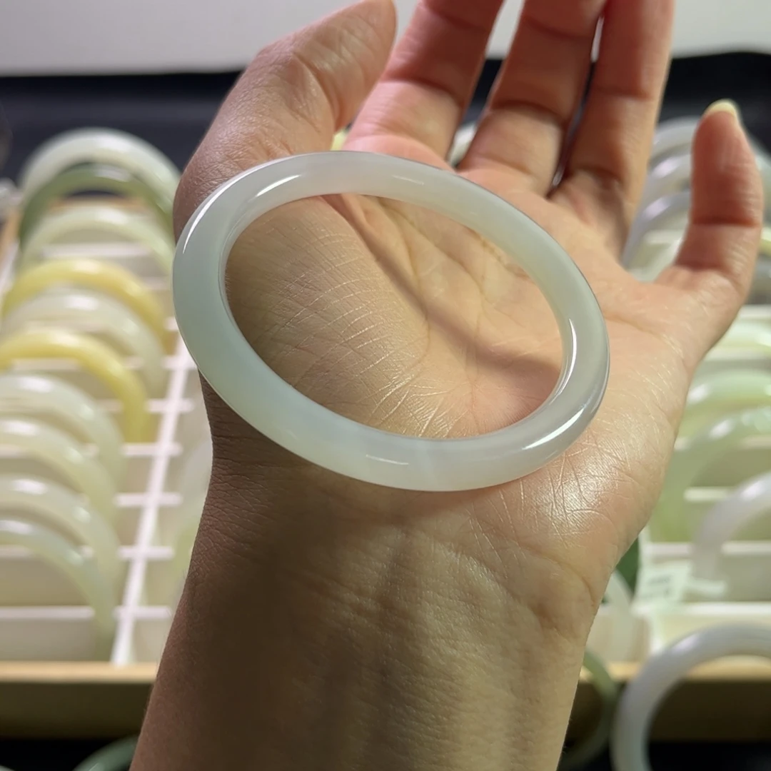 未镶嵌手镯和田玉52圈