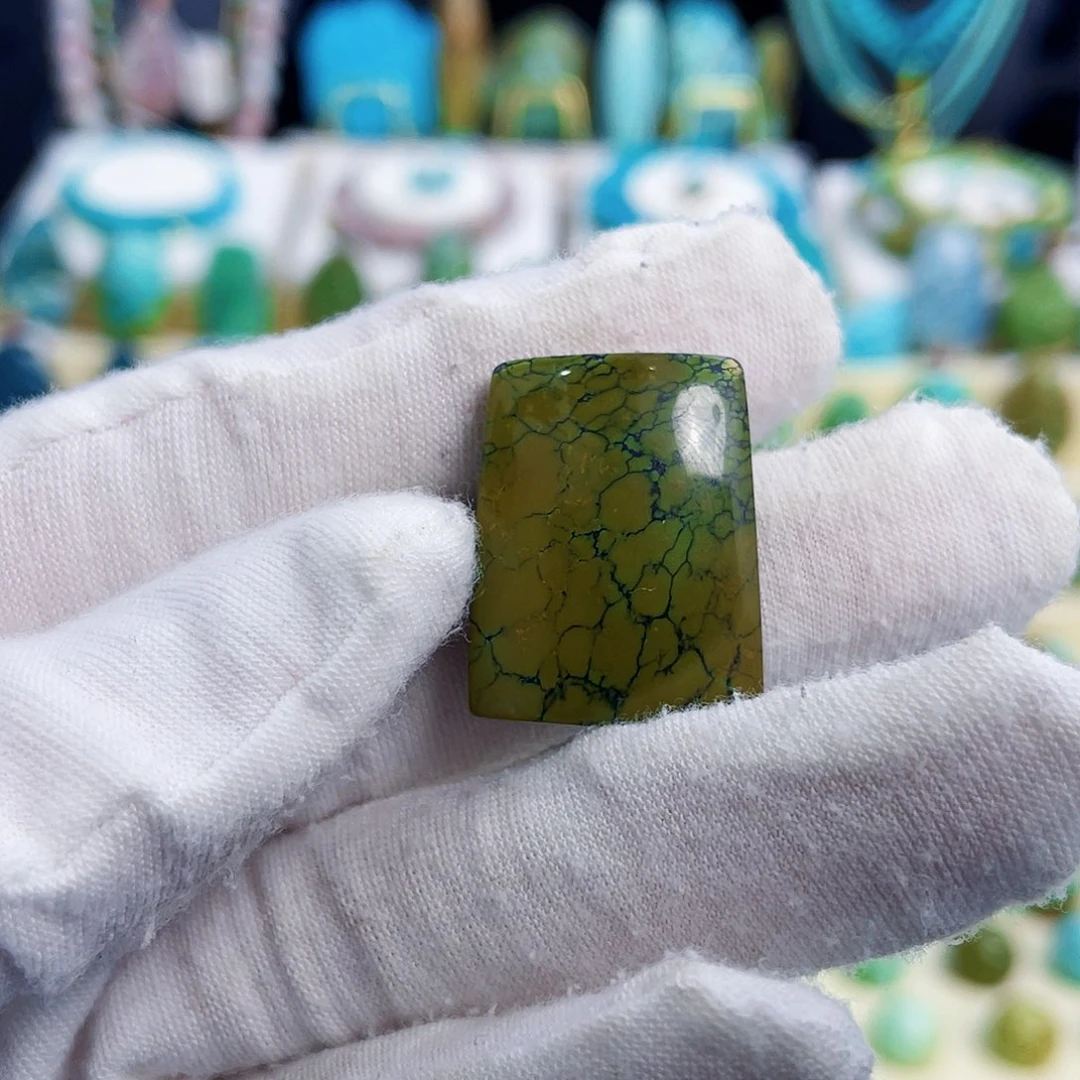 绿松石未镶嵌颈饰