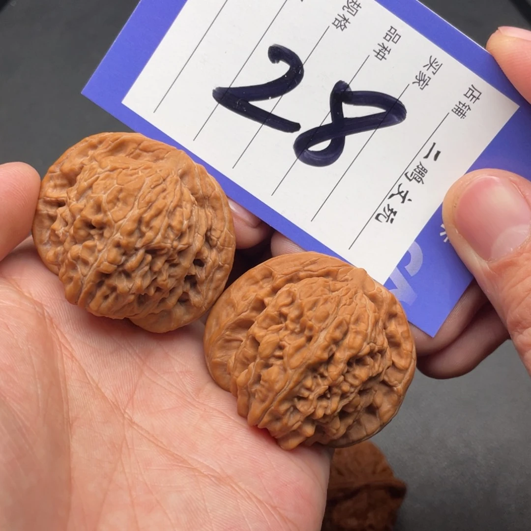 文玩核桃把件葡***时四座楼44