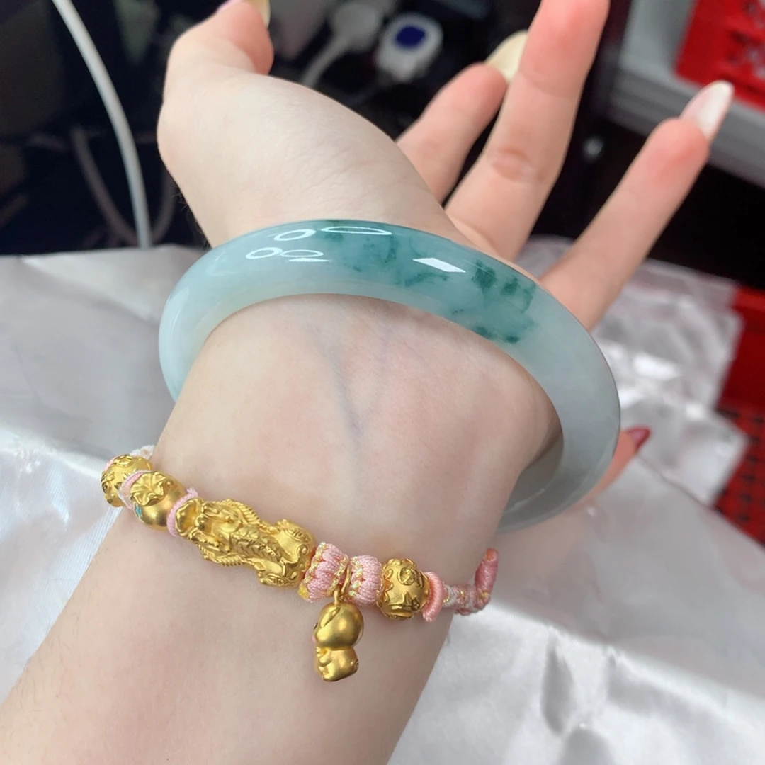 翡翠手镯未镶嵌58牛奶底飘花