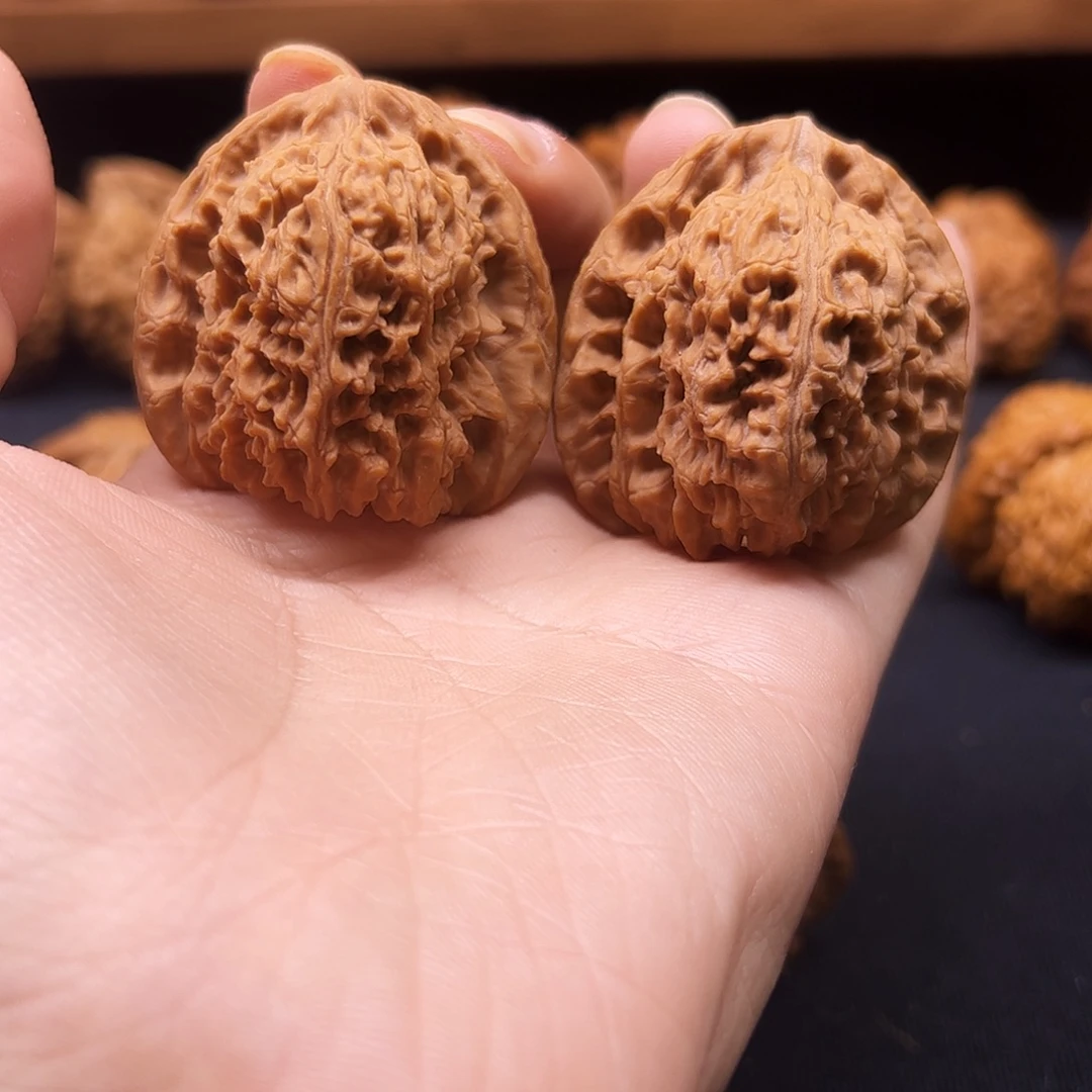 把件核桃红皮三角疆43全品