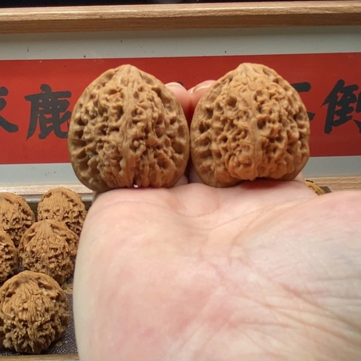 朝***煦文玩核桃吊坠南疆
