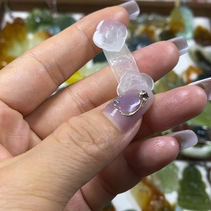 蛇纹石玉未镶嵌吊坠