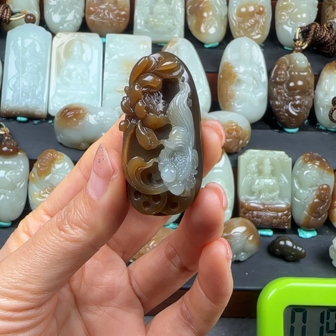 用***8和田玉未镶嵌挂件