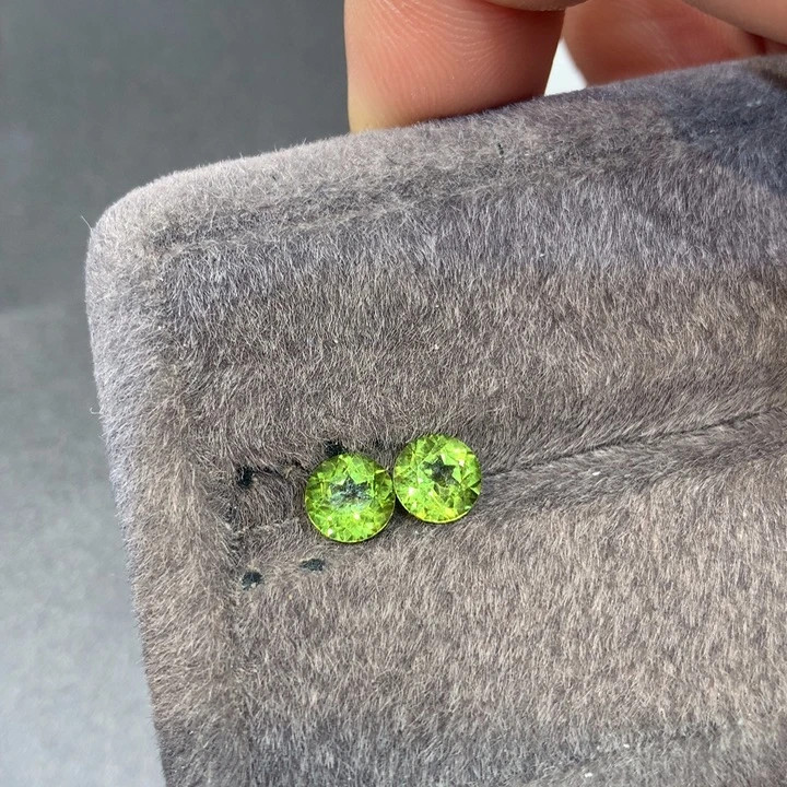 笔搁未镶嵌橄榄石2克拉