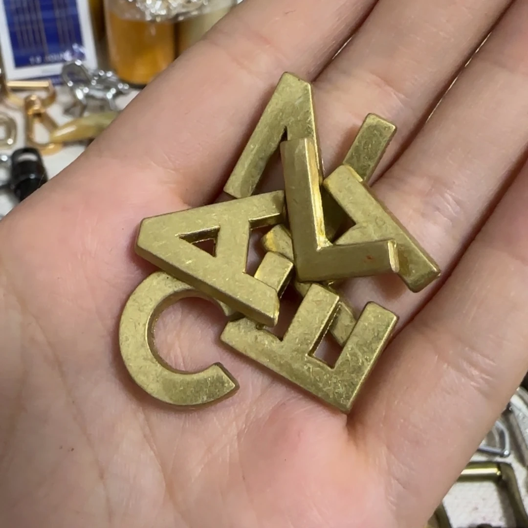 小香小号字母标10元2套.