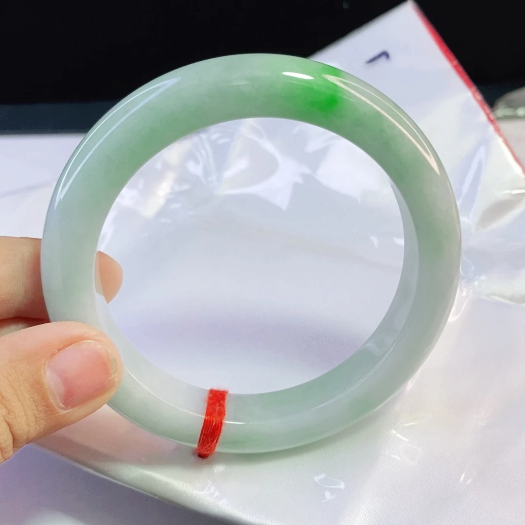 翡翠手镯未镶嵌59圈