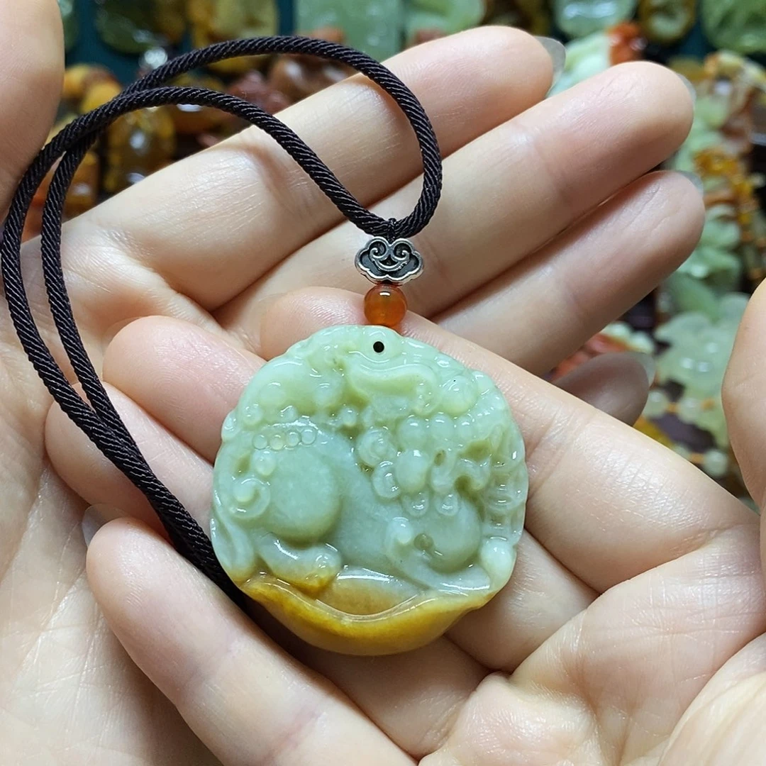 岫玉未镶嵌吊坠(赠链)