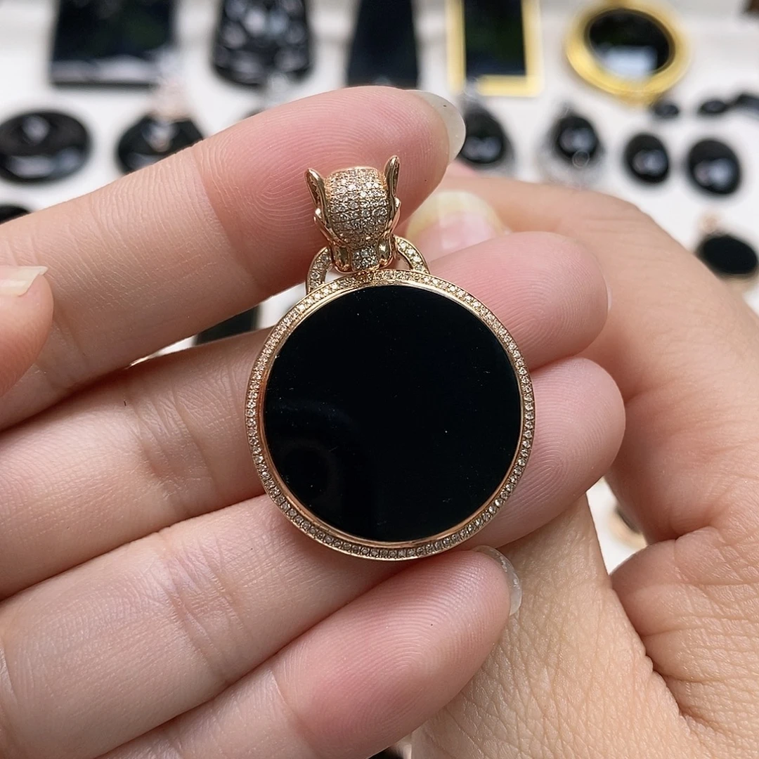 翡翠18K金镶嵌颈饰