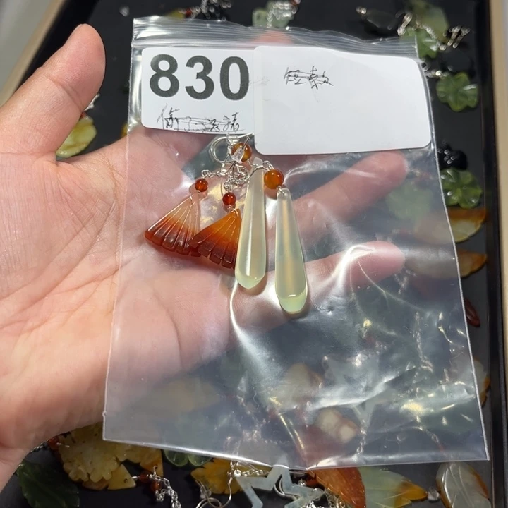 蛇纹石玉合金耳饰静