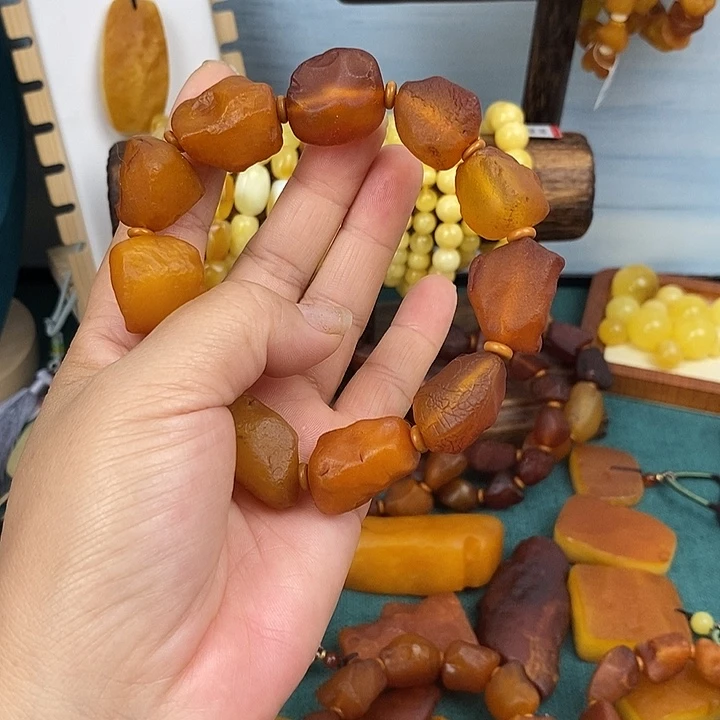 赵***未镶嵌蜜蜡裸石手串