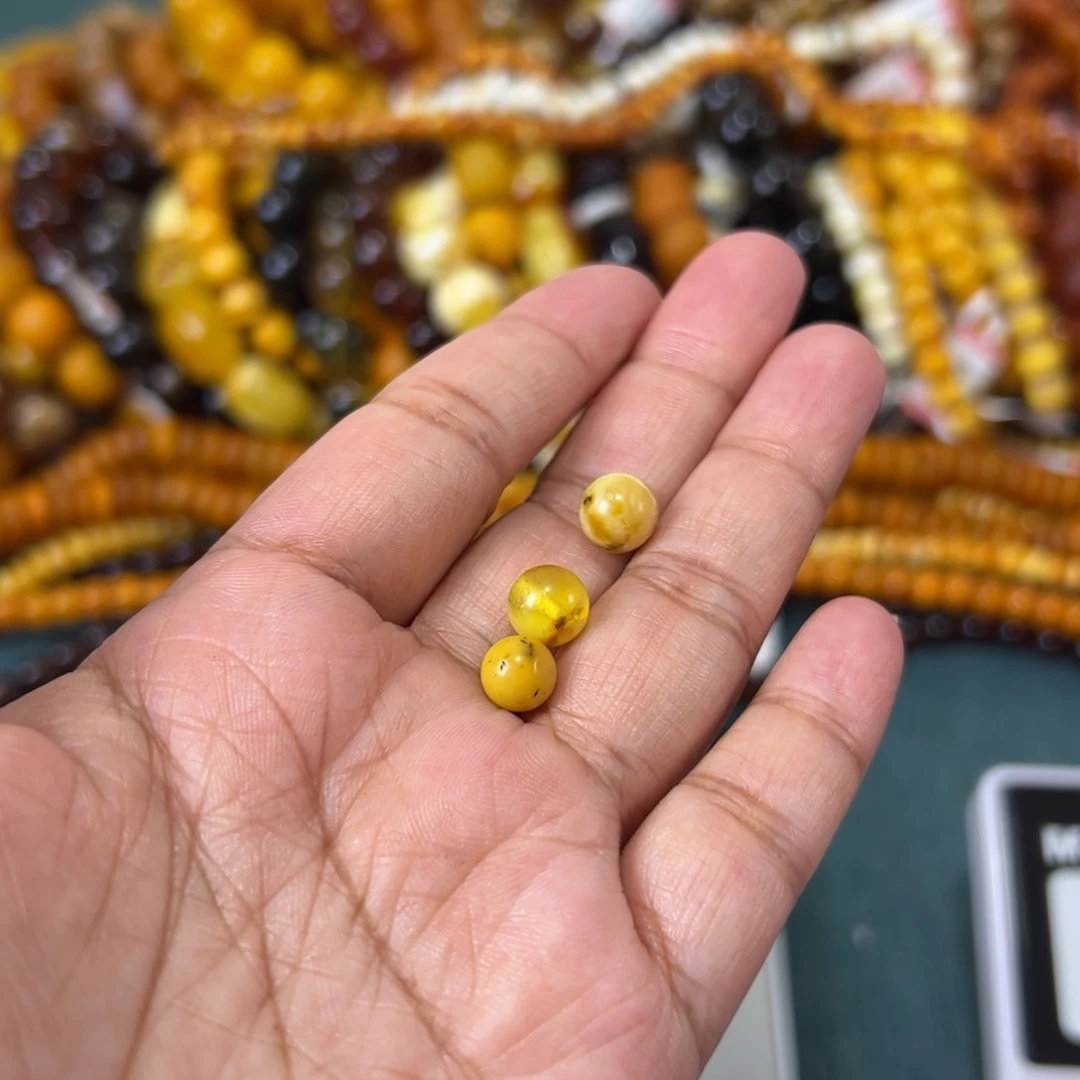 未镶嵌琥珀珠宝奇石21发其中一个有伤