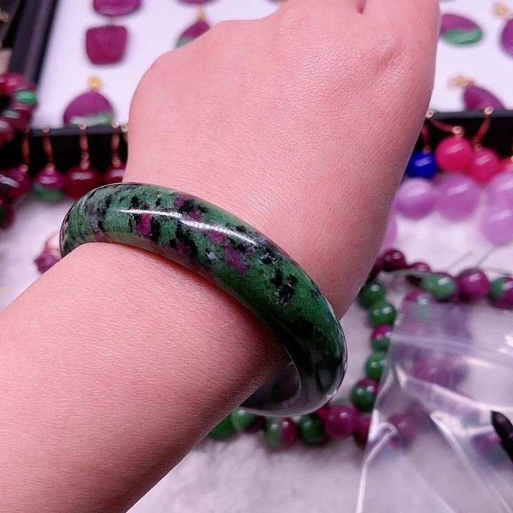 红宝石手镯未镶嵌