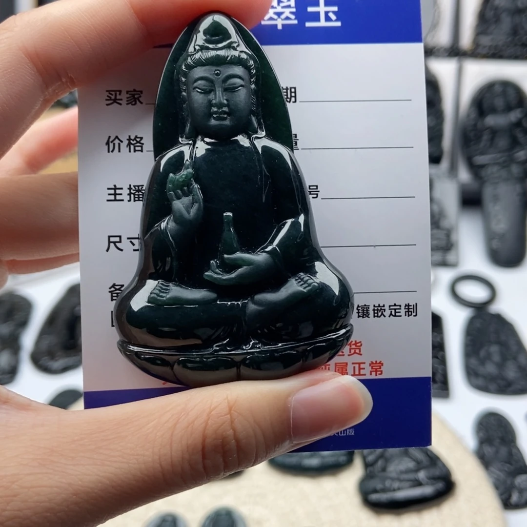 颈饰未镶嵌翡翠养****d素衣