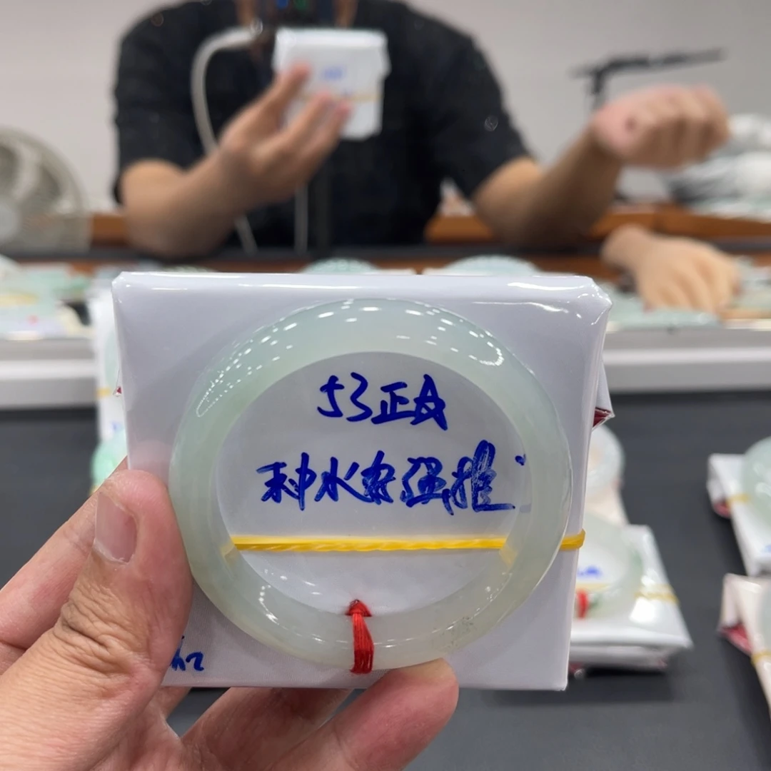 翡翠未镶嵌手镯缅甸翡翠