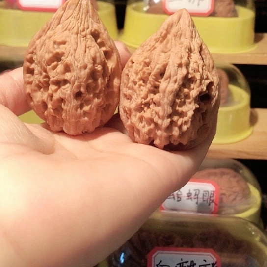 文玩核桃大尖大沽石