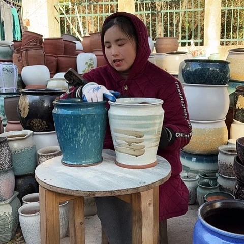 口18高23瑕疵盆子。