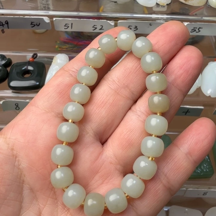 和田玉未镶嵌颈饰新疆且末8×9mm略带小墨点