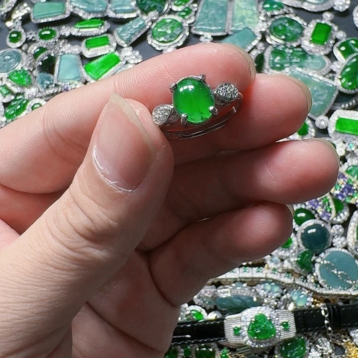 翡翠颈饰未镶嵌天然A货翡翠放漏