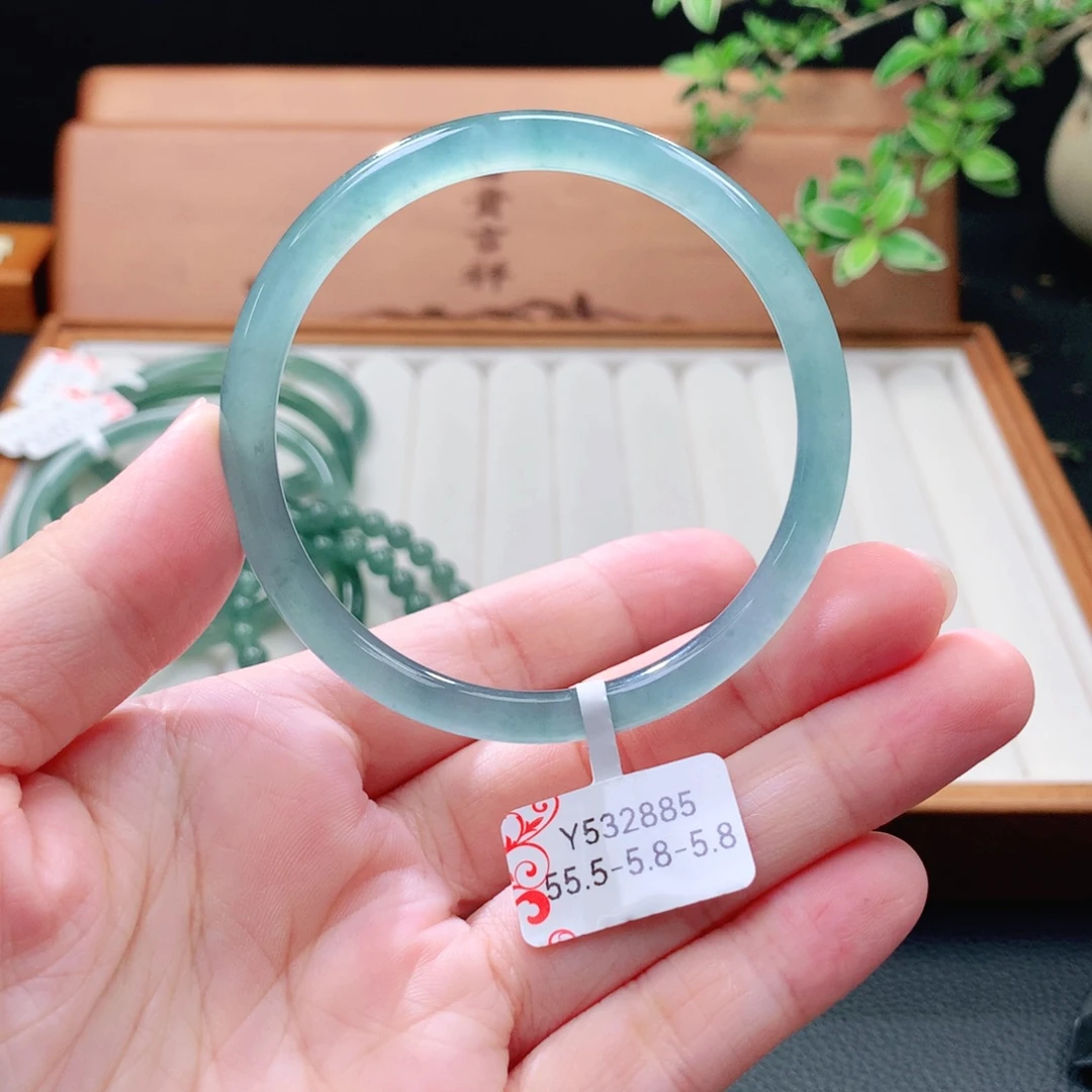 未镶嵌手镯（圆镯）翡翠