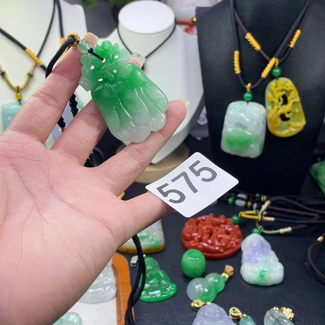 吊坠(赠链)未镶嵌翡翠