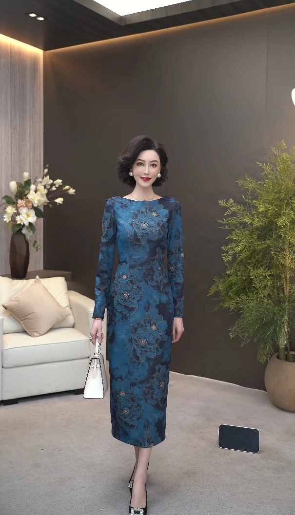 2025新款高奢墨染工艺牡丹花四面弹一字领直筒中长款连衣裙WF3171