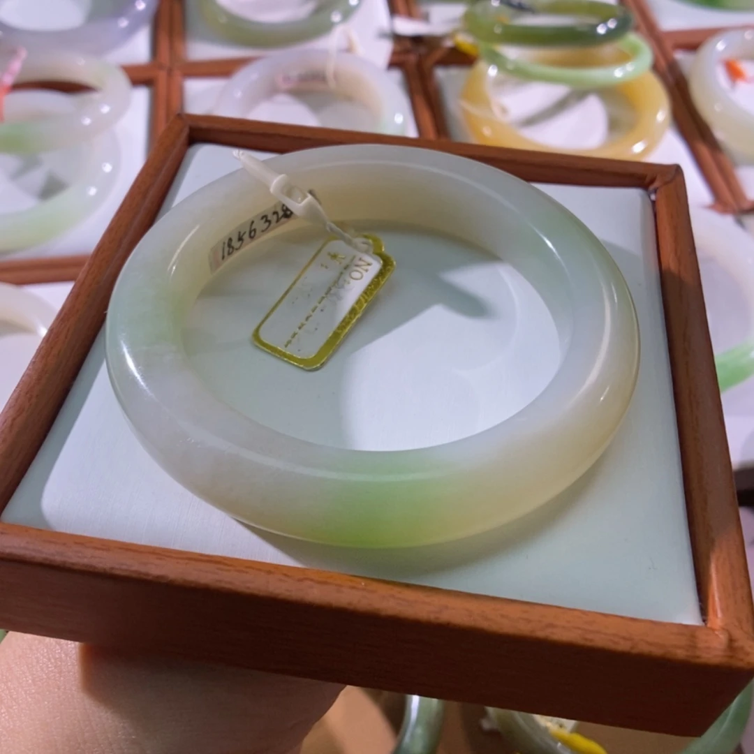 【闪购商品】未镶嵌手镯和田玉翠白手镯
