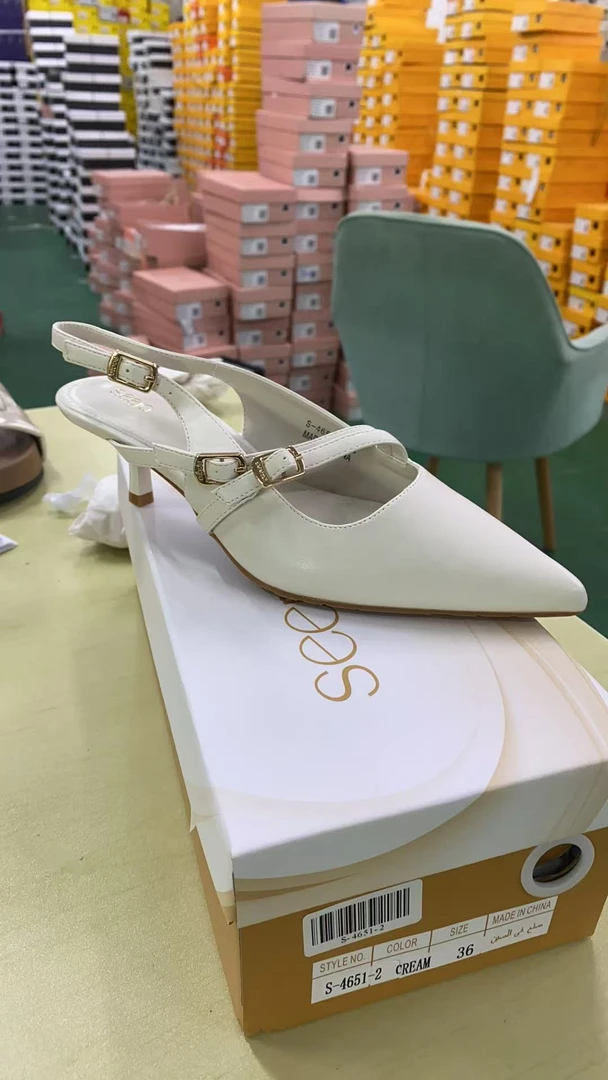 4651-2新款气质小众设计感一字扣带包头凉鞋尖头细跟