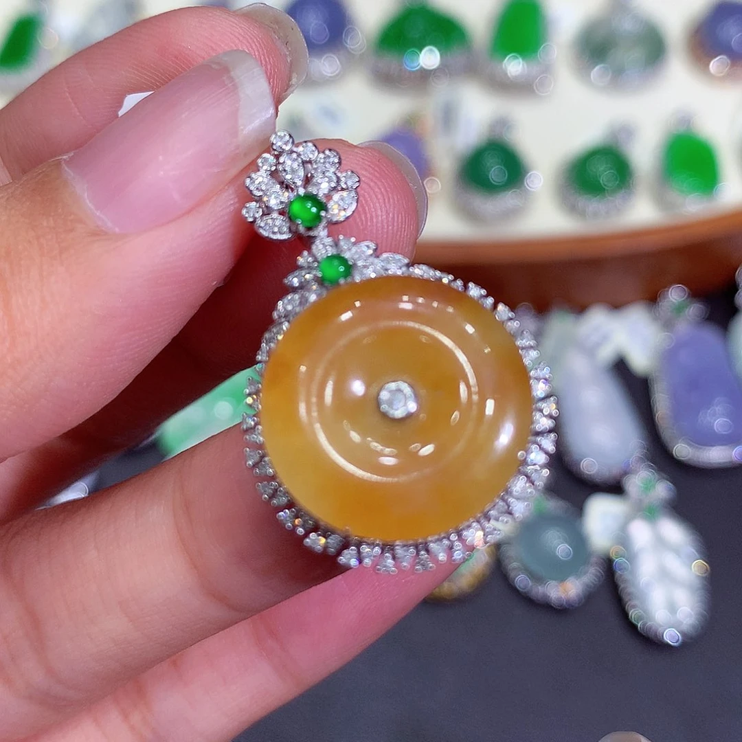 翡翠吊坠(不含链)18K金镶嵌