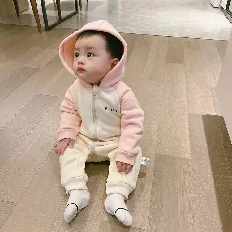 2025哈衣爬服春秋抱抱服宝宝连体衣保暖婴儿可爱洋气外出穿新款季