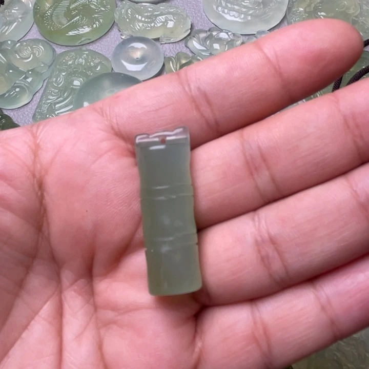 岫玉吊坠(赠链)未镶嵌彼***?