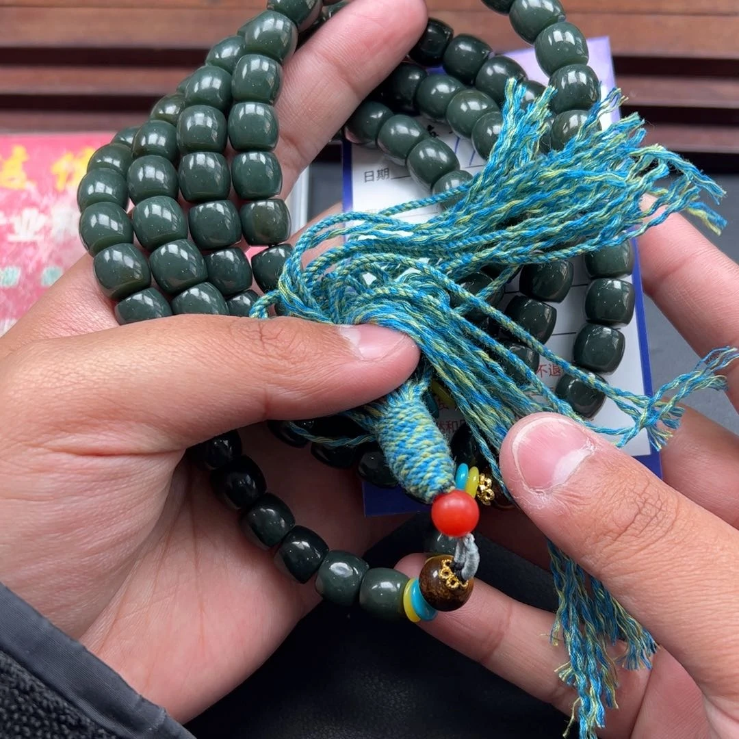 和田玉挂件未镶嵌一***?