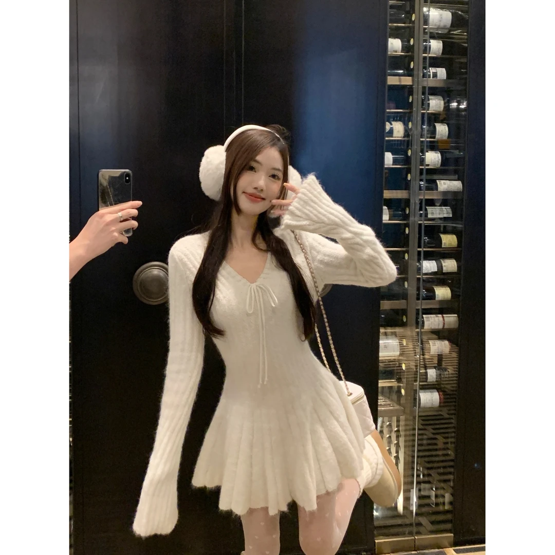 大码女装芭蕾风长袖V领针织连衣裙女纯欲辣妹收腰a字短裙子
