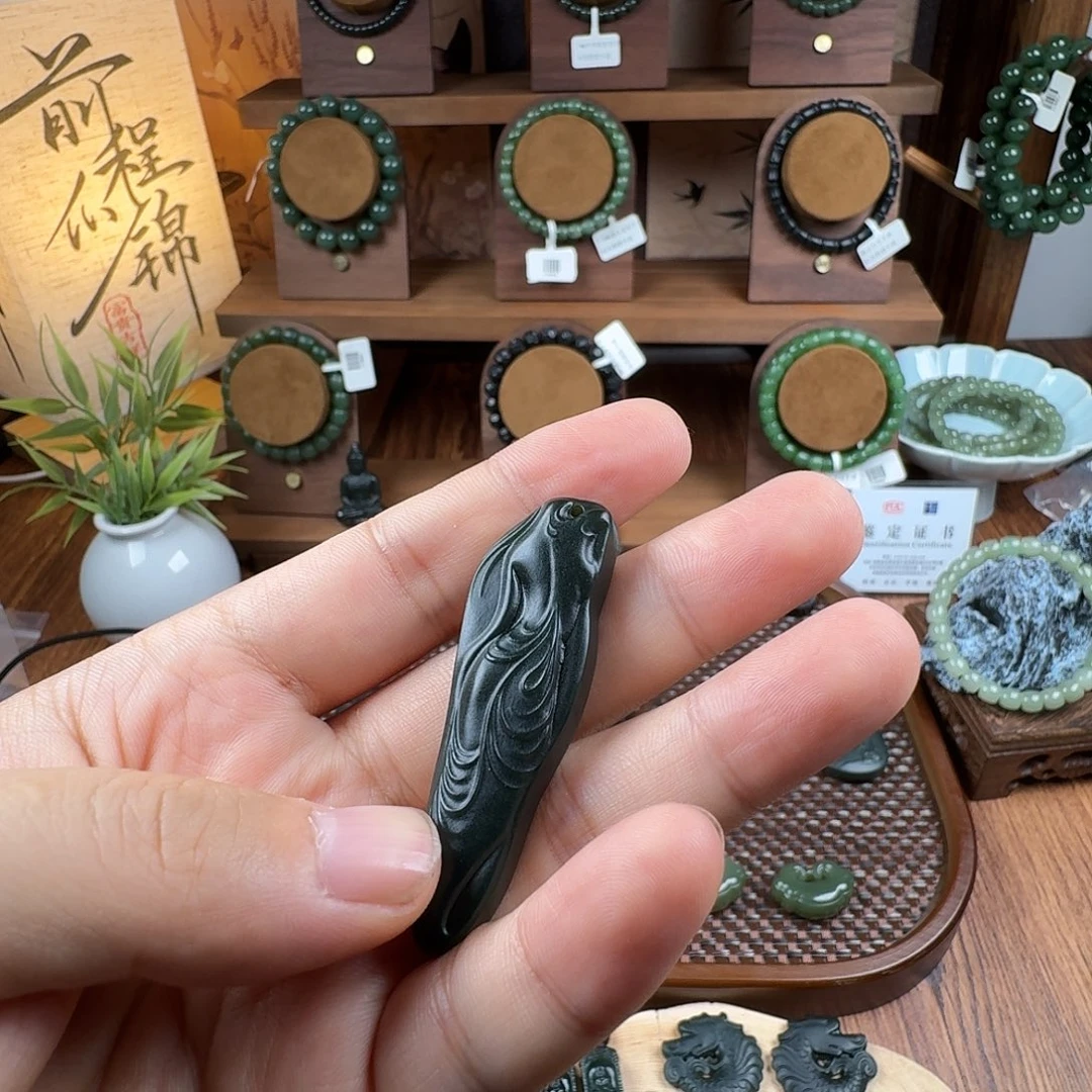****️颈饰未镶嵌和田玉