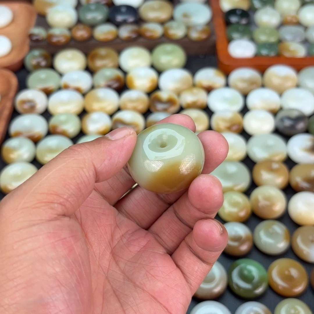 冬***菇和田玉未镶嵌颈饰