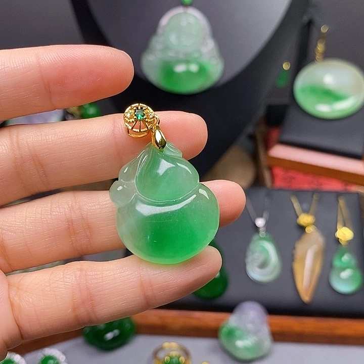 颈饰未镶嵌翡翠吊坠
