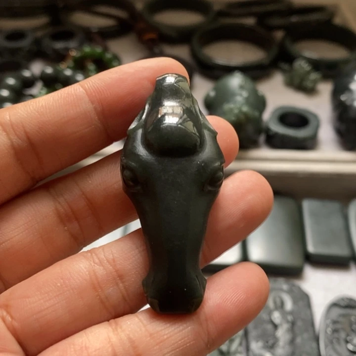 和田玉未镶嵌挂件