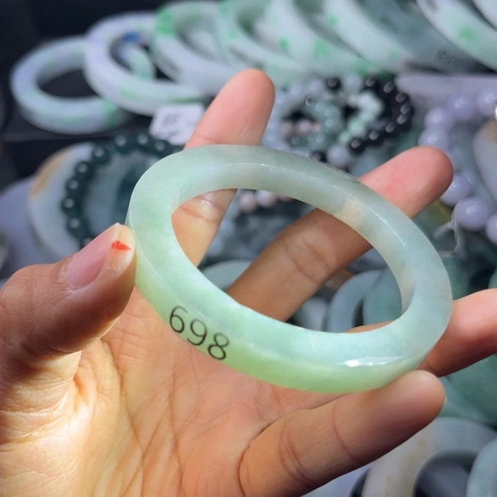 定制翡翠未镶嵌手镯