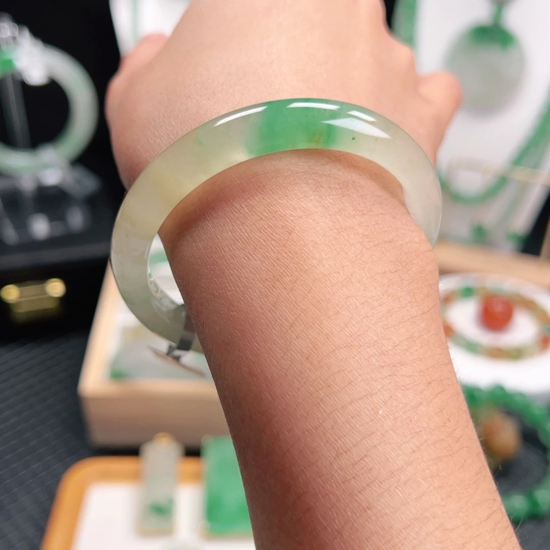 石英质玉未镶嵌手镯56正圈黄加绿