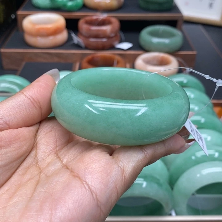 晶***活未镶嵌手镯石英质玉