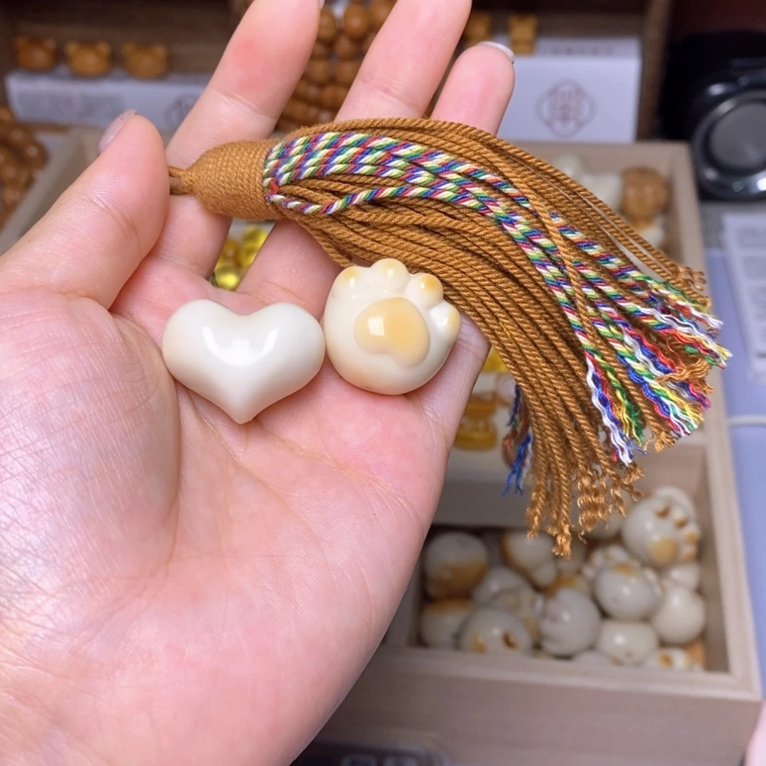 婉***！吊坠猴头核桃猫爪，爱心，金流苏