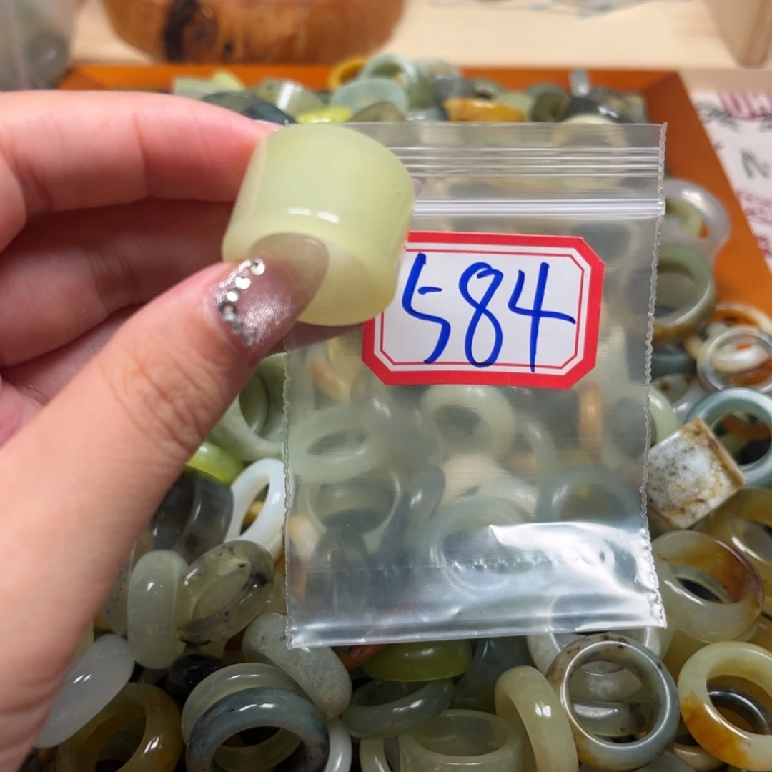 爱****蛇纹石玉未镶嵌珠宝奇石