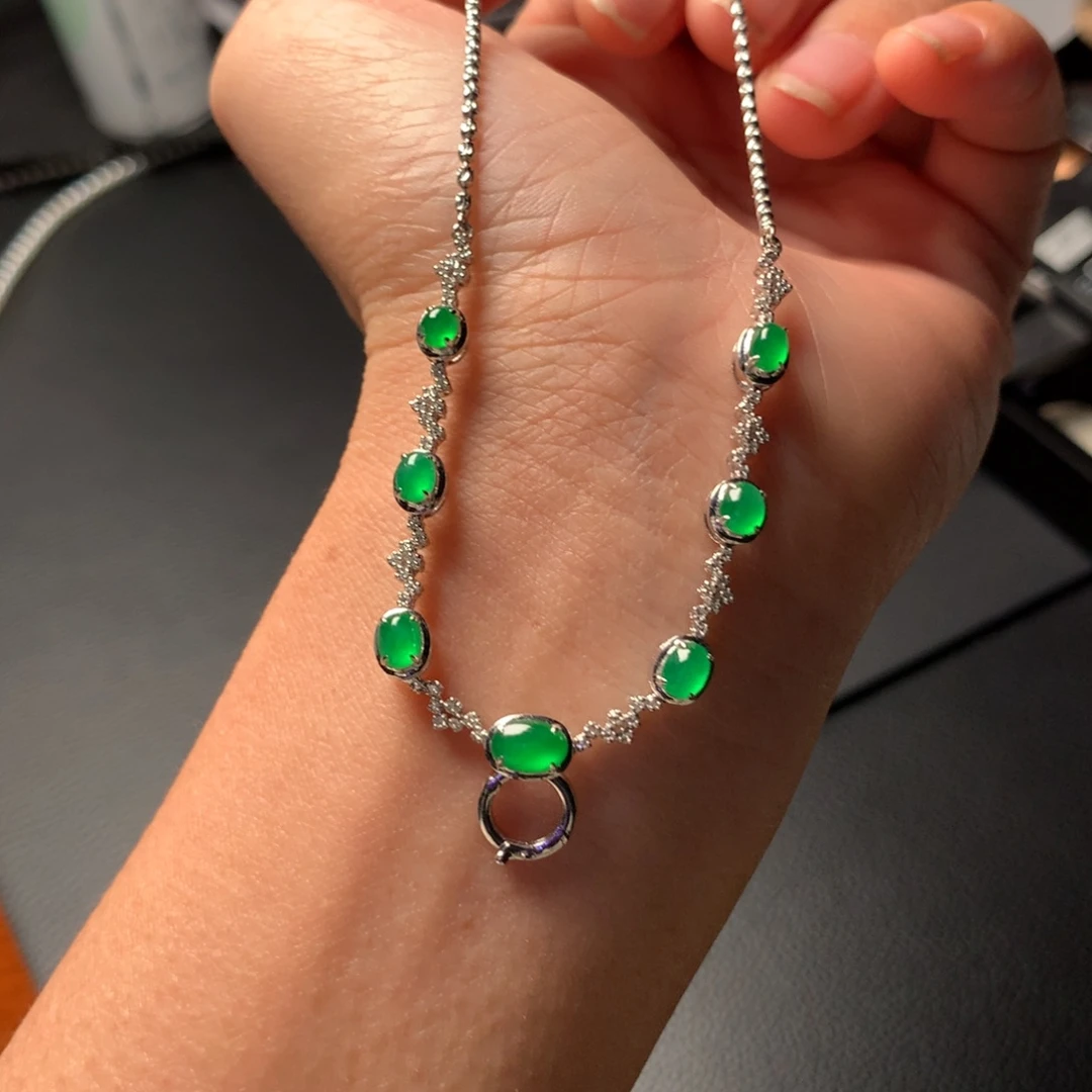 翡翠项链18K金镶嵌翡翠项链万能扣炸光绿蛋