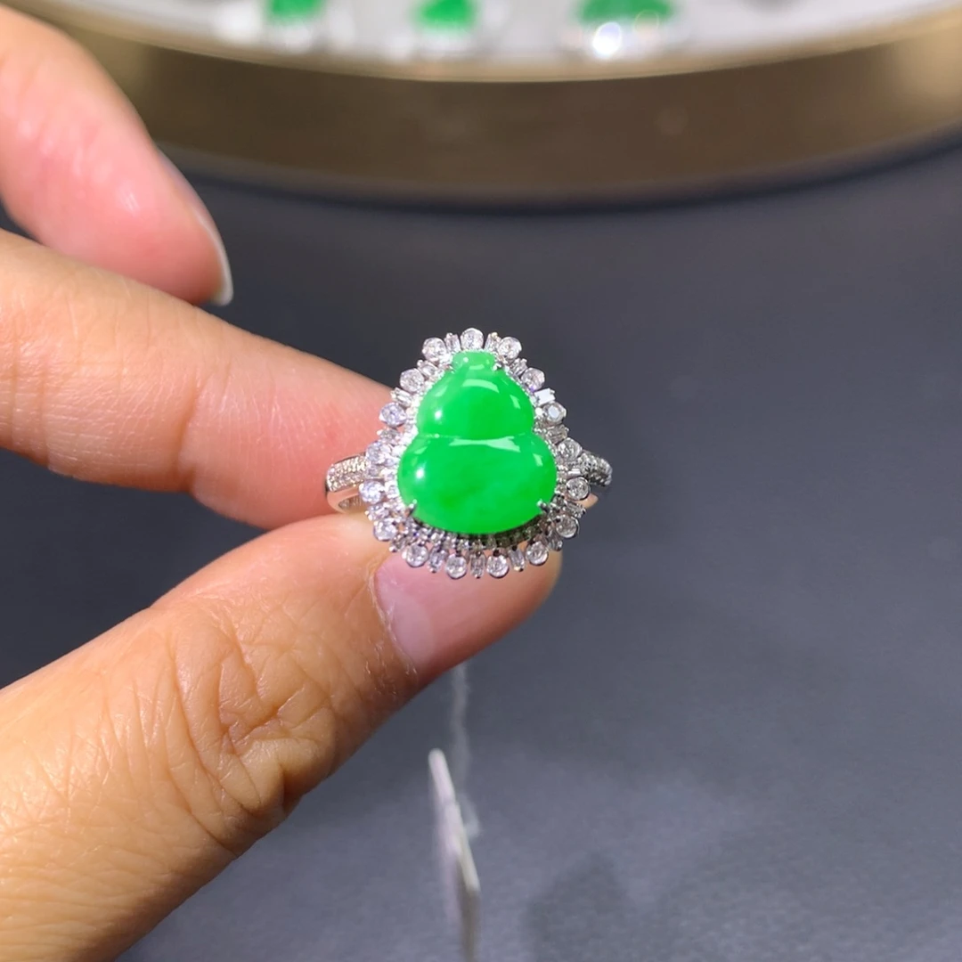 翡翠戒指18K金镶嵌翡翠