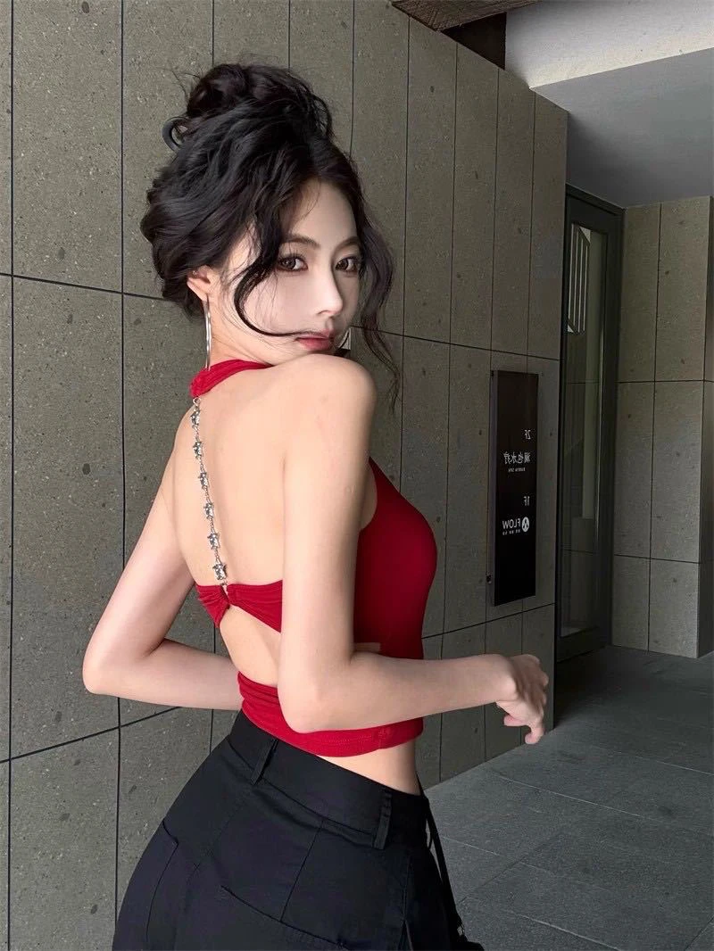 带胸垫链条挂脖露背吊带背心女夏季新款设计感美背短款上衣