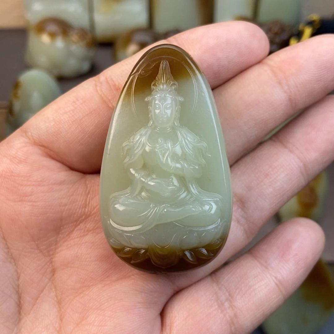 颈饰未镶嵌和田玉（糖玉）
