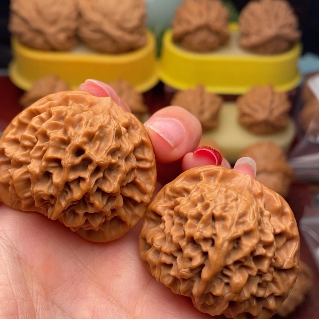 桃核把件秦闷39……