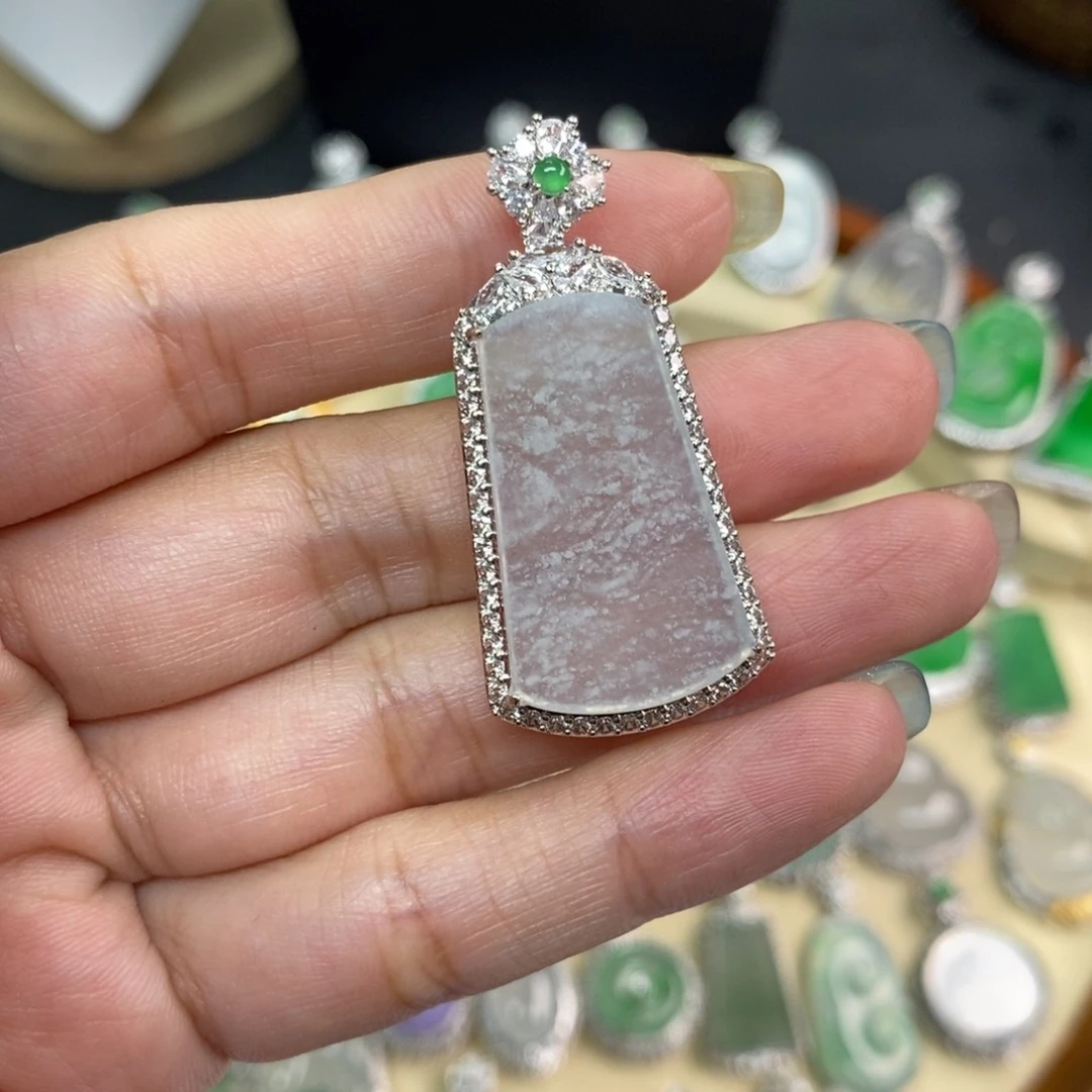 翡翠18K金镶嵌颈饰A货翡翠