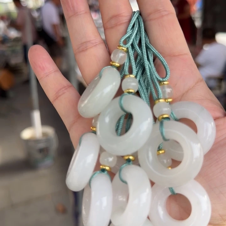 石英质玉合金颈饰