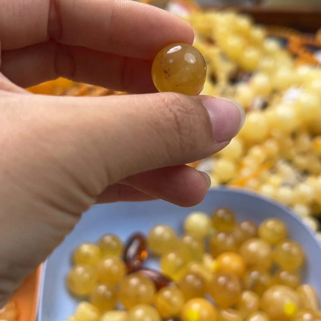 未镶嵌琥珀珠宝奇石